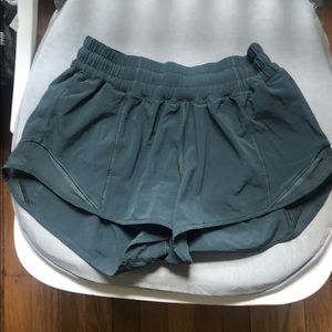 Lululemon hotty hot short - sz 4 - sage green